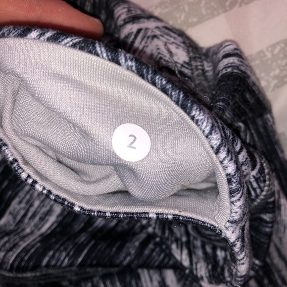 COPY - Lululemon Brushstroke B&W Crops Wunder - Picture 5 of 5